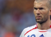 PG世界杯2026-跃马之殇，当红色浪潮褪去，勒克莱尔孤掌难鸣—雷诺车队如何以唯一性战略击碎法拉利神话