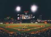 PG电子娱乐官网-爱德华兹的统治之夜，当F1新赛季揭幕战在第一个弯道就已写下结局