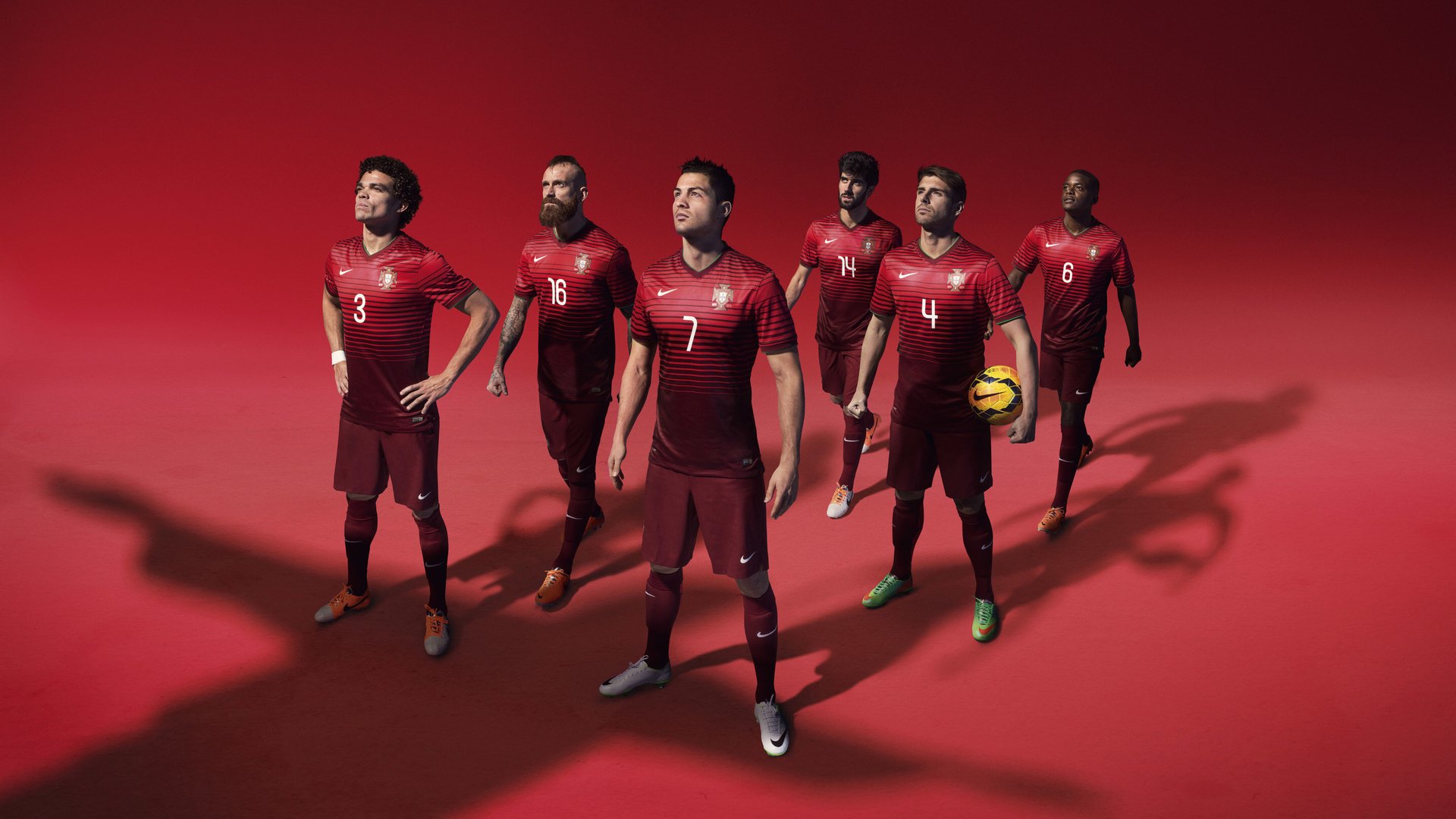 东方巨龙对决蓝鹰,萨拉赫意外成为全场焦点