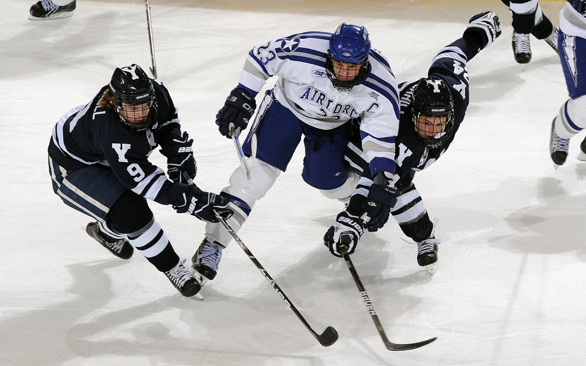 孤胆英雄的冰与火之战，李梓嘉扛起全队，马来西亚鏖战丹麦